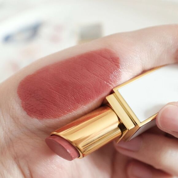 Tom Ford La Notte Ultra Shine Liptick 108 (Light Rose Pink, Pearl Finish) - Picture 4 of 16